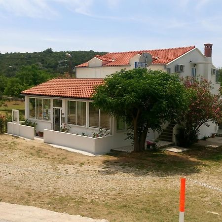 Guesthouse Budima Banići Buitenkant foto