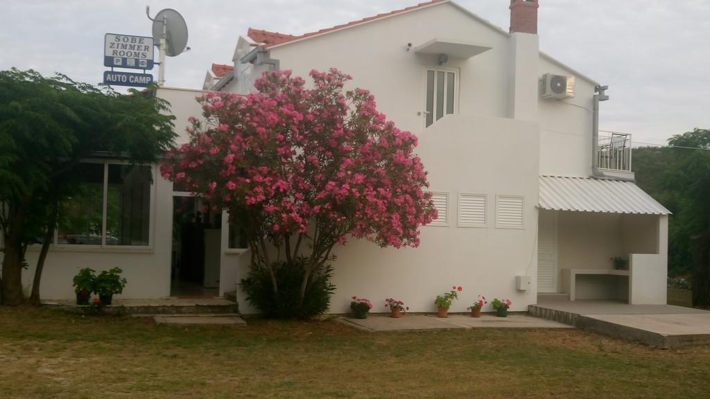 Guesthouse Budima Banići Buitenkant foto