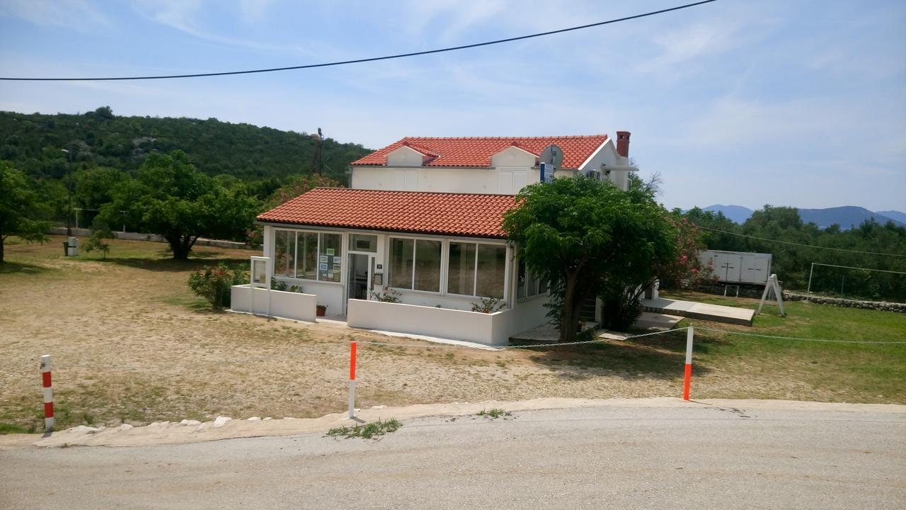 Guesthouse Budima Banići Buitenkant foto