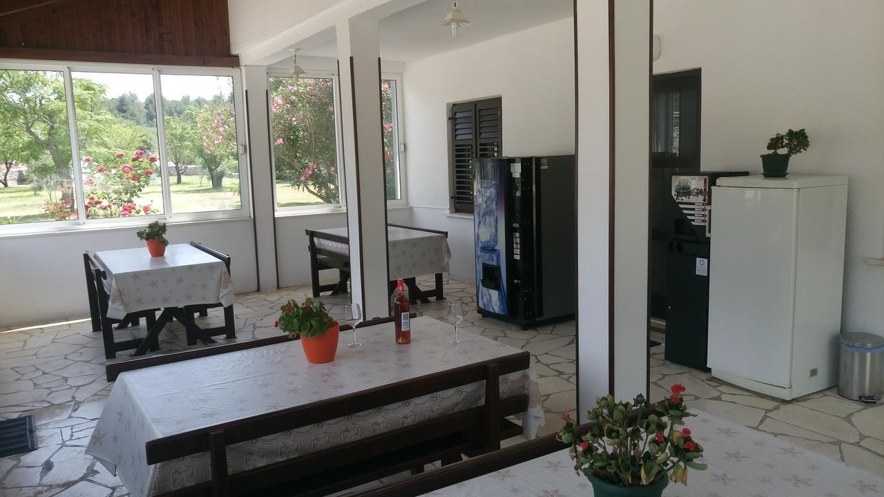 Guesthouse Budima Banići Buitenkant foto