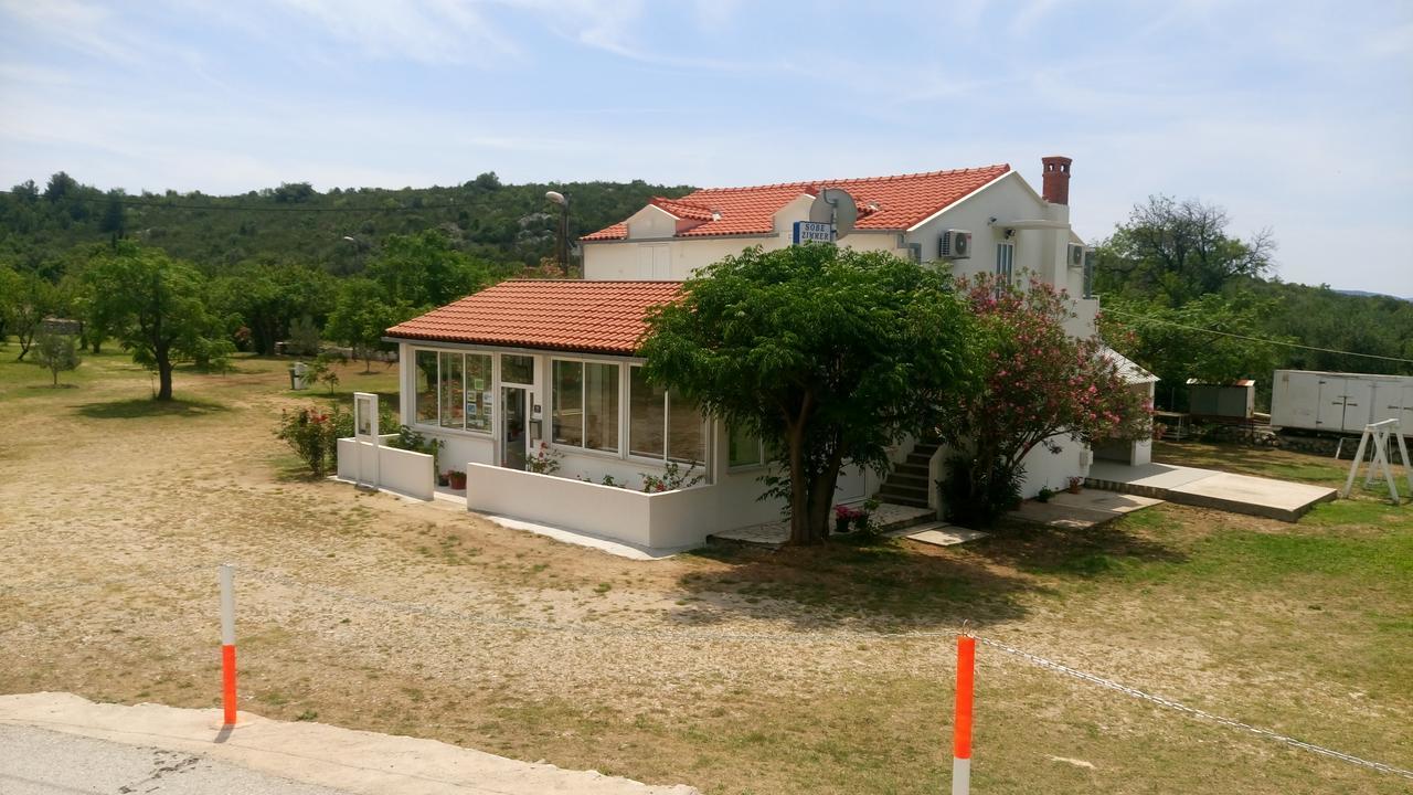 Guesthouse Budima Banići Buitenkant foto
